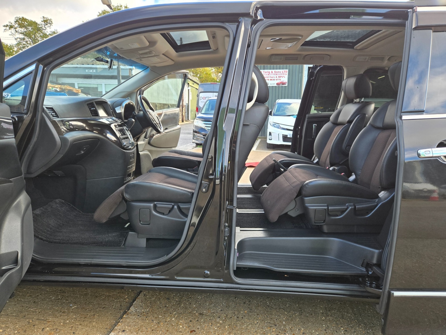 Used Nissan Elgrand 2010 for sale - 76526488: Photo 12