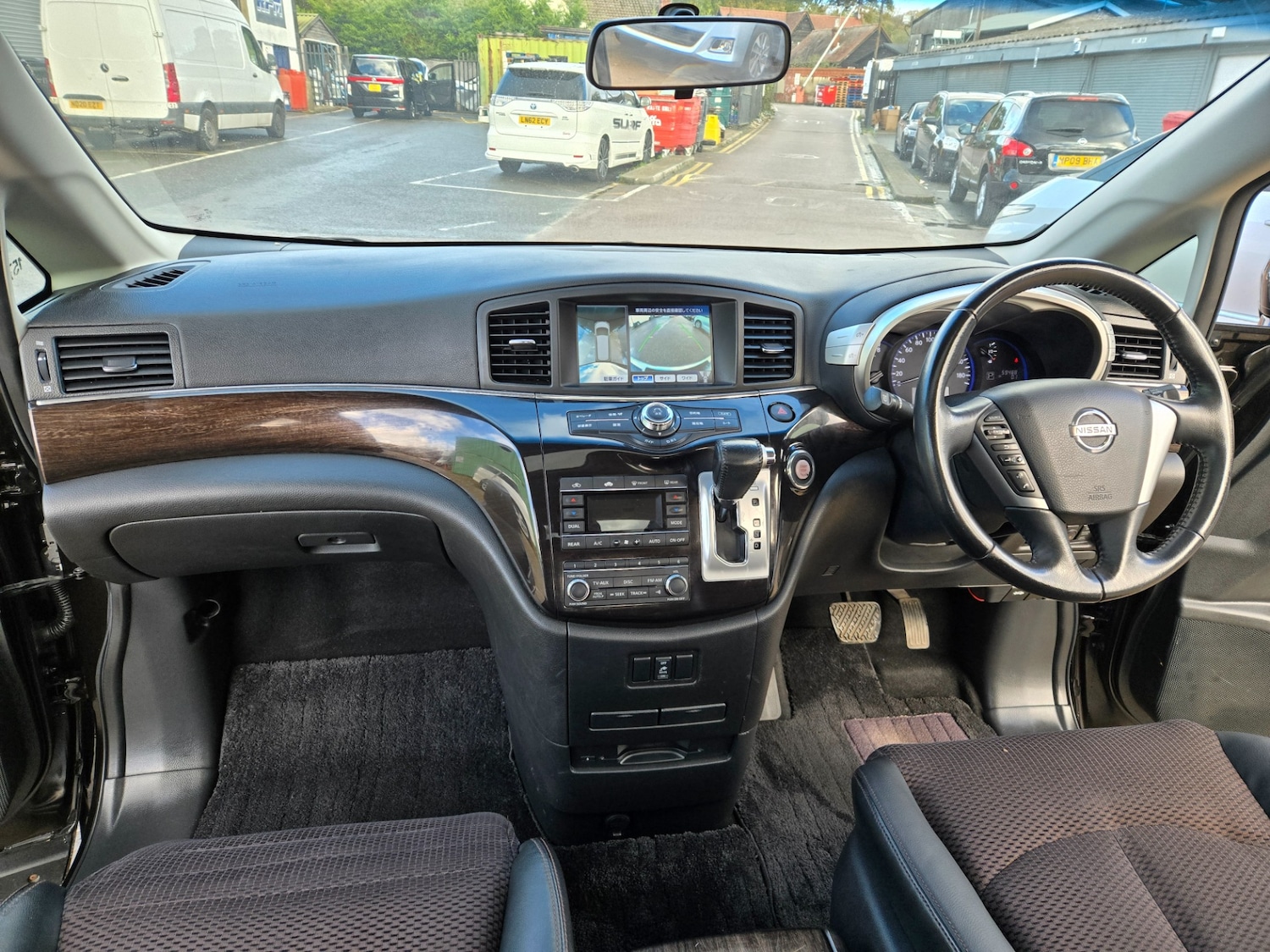 Used Nissan Elgrand 2010 for sale - 76526488: Photo 13