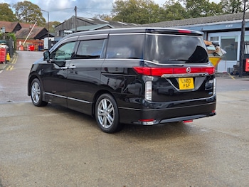 Used Nissan Elgrand 2010 for sale - 76526488: Photo
