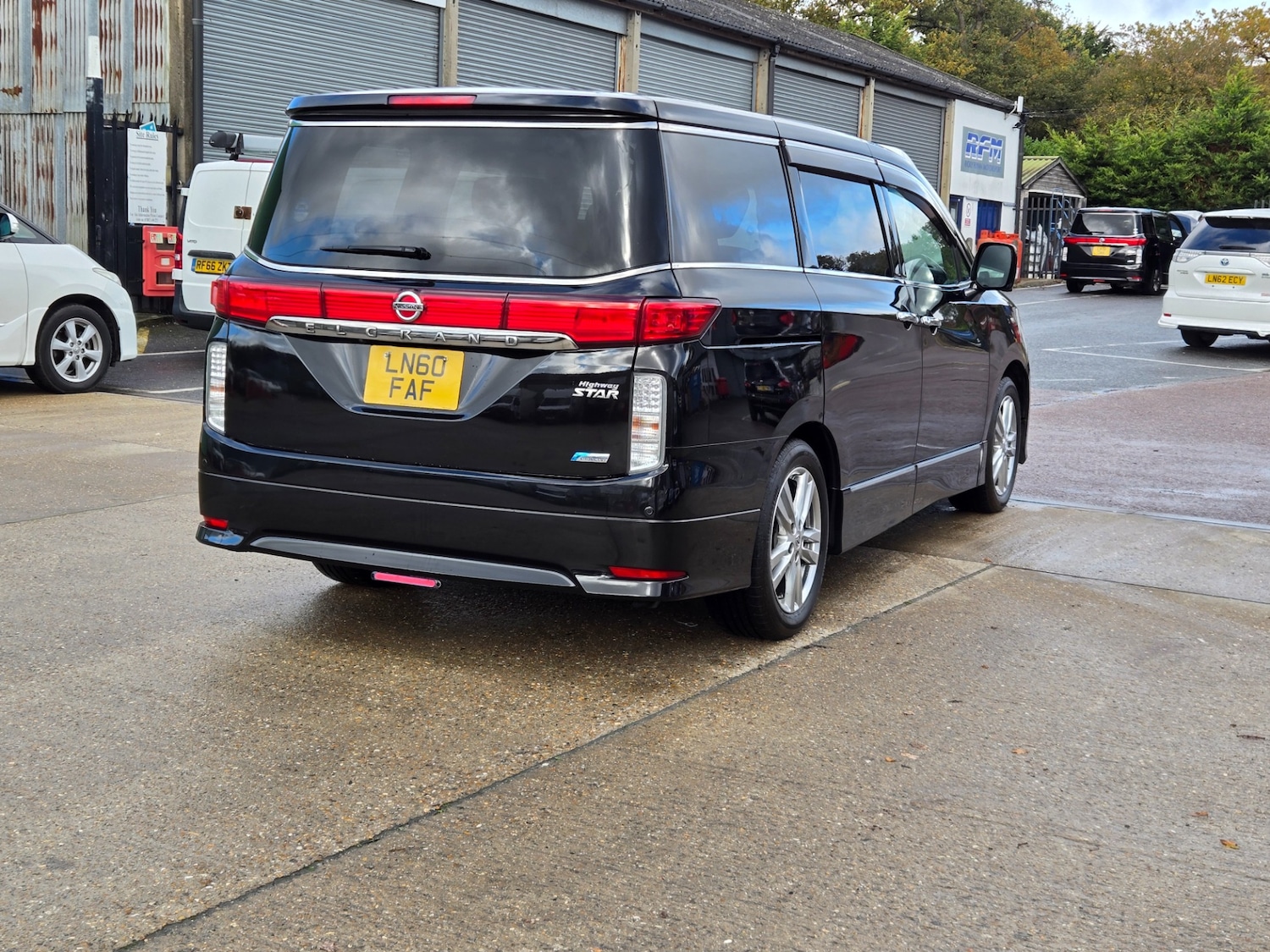 Used Nissan Elgrand 2010 for sale - 76526488: Photo 5