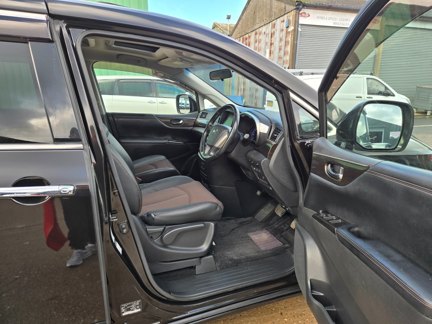 Used Nissan Elgrand 2010 for sale - 76526488: Photo 8