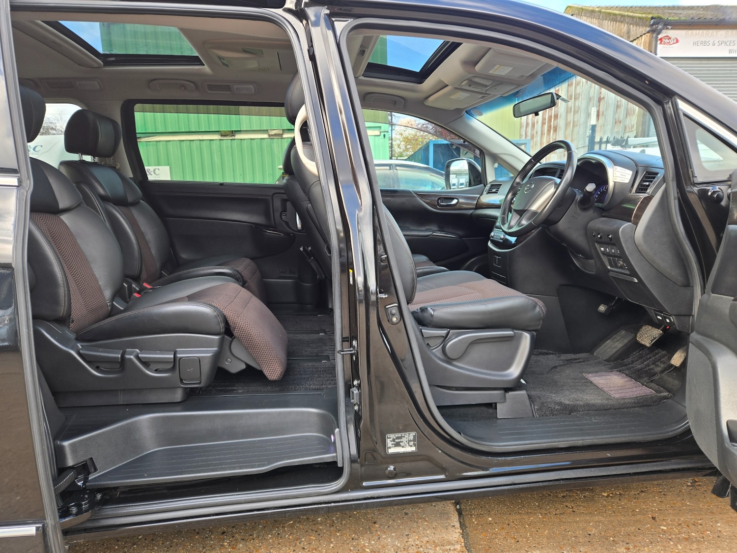 Used Nissan Elgrand 2010 for sale - 76526488: Photo 9