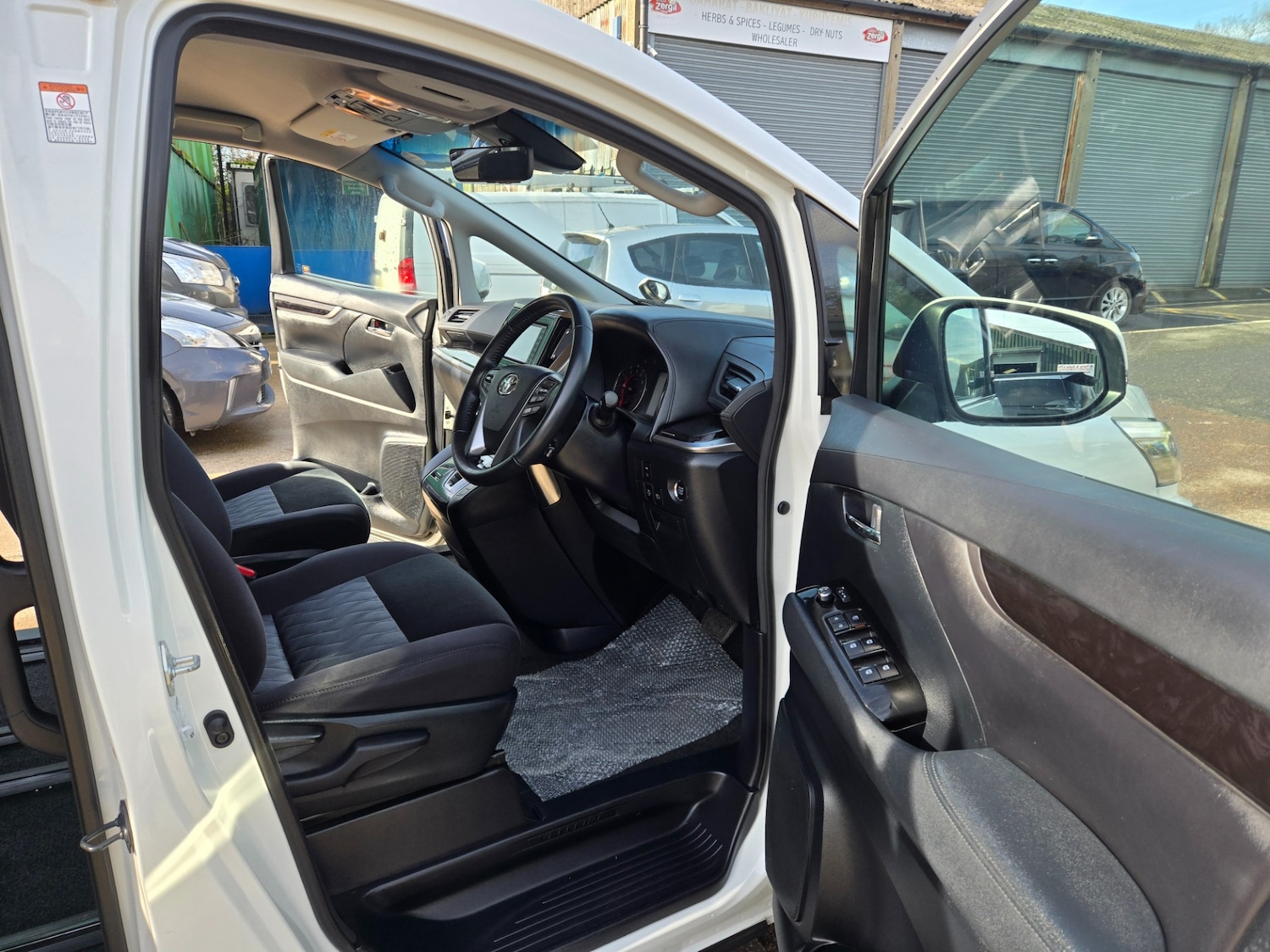 Used Toyota Vellfire 2018 for sale - 77663530: Photo 13