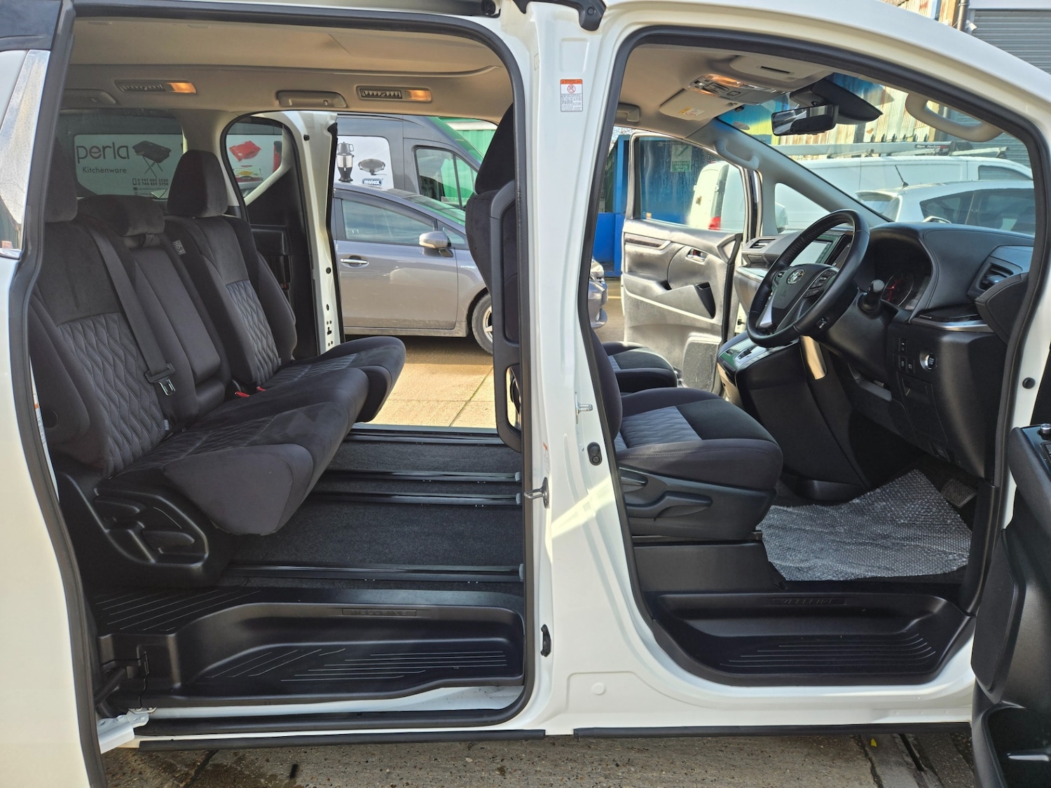 Used Toyota Vellfire 2018 for sale - 77663530: Photo 14