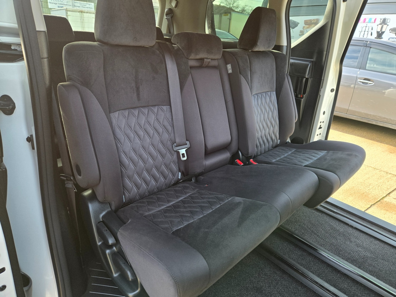 Used Toyota Vellfire 2018 for sale - 77663530: Photo 15