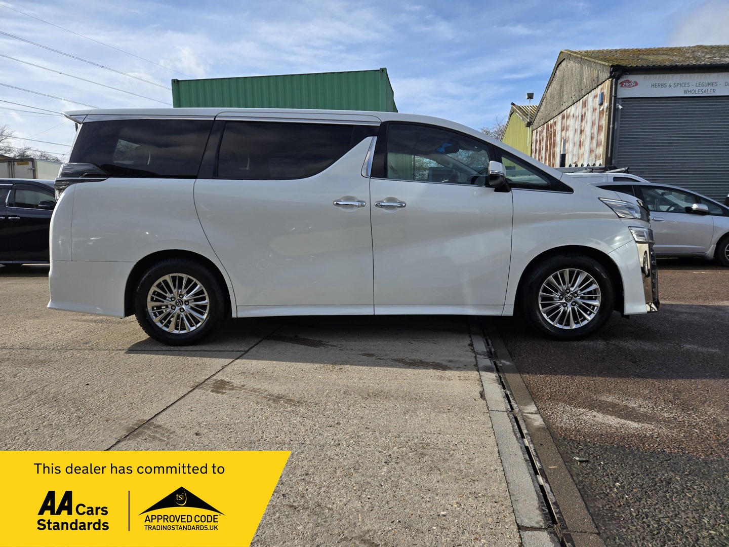 Used Toyota Vellfire 2018 for sale - 77663530: Photo 3