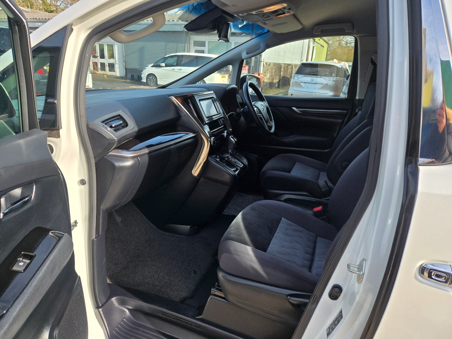 Used Toyota Vellfire 2018 for sale - 77663530: Photo 6