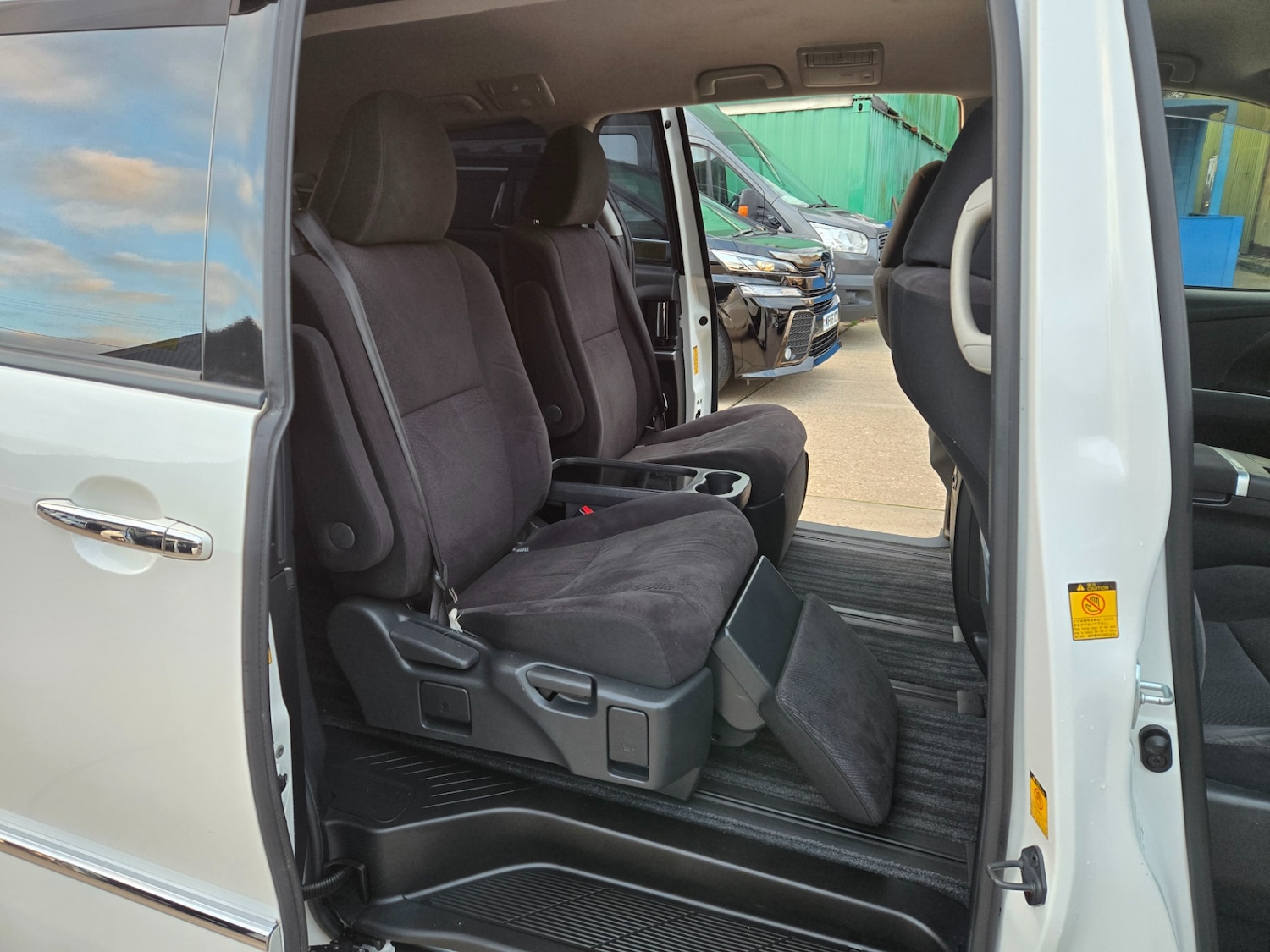 Used Toyota Estima 2012 for sale - 76596646: Photo 9