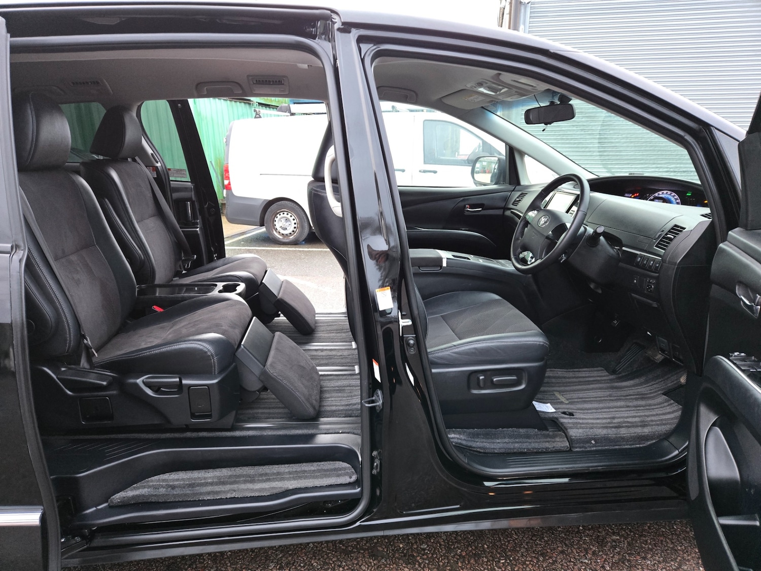 Used Toyota Estima 2026 for sale - 77562600: Photo 11