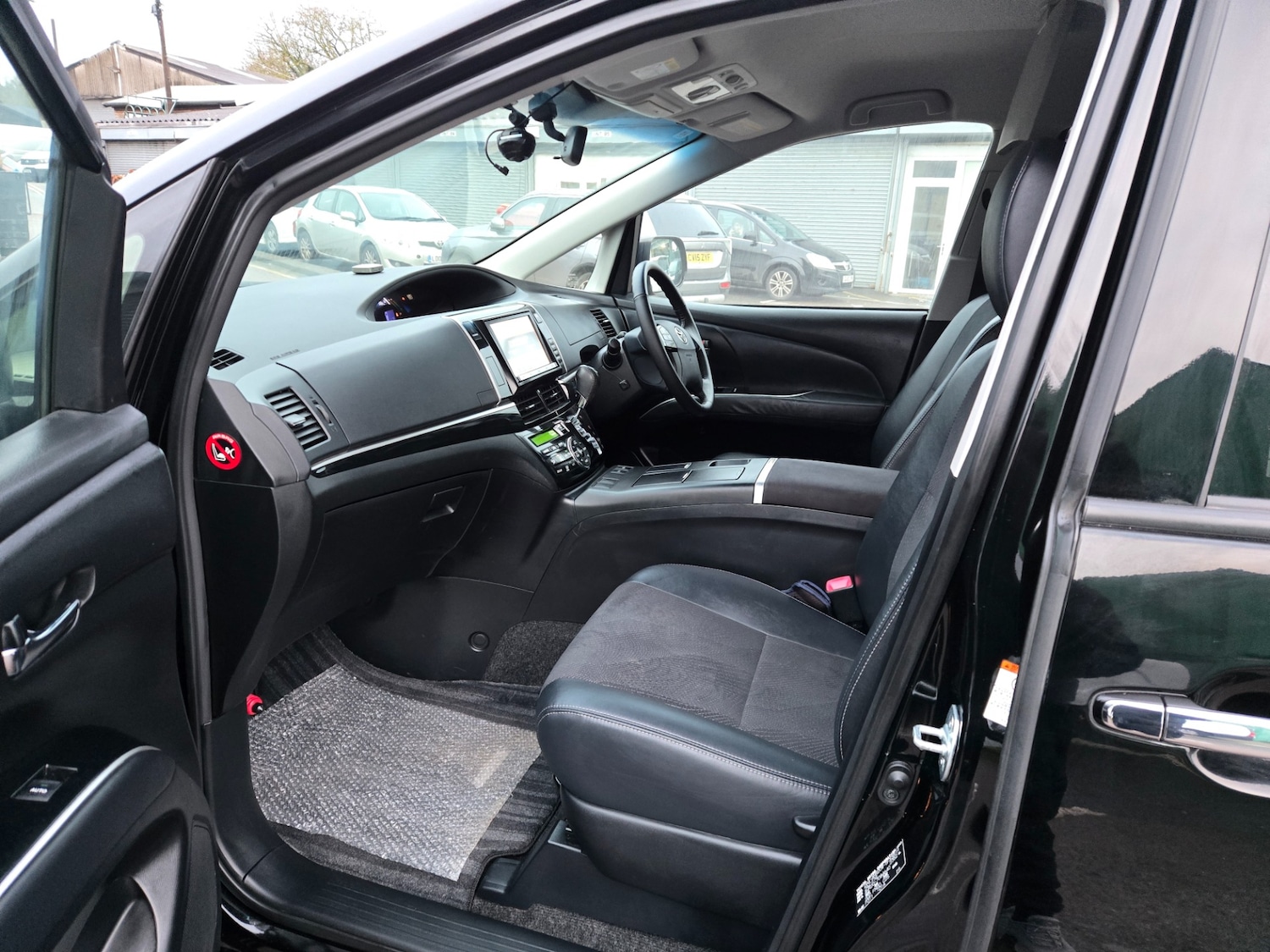 Used Toyota Estima 2026 for sale - 77562600: Photo 6