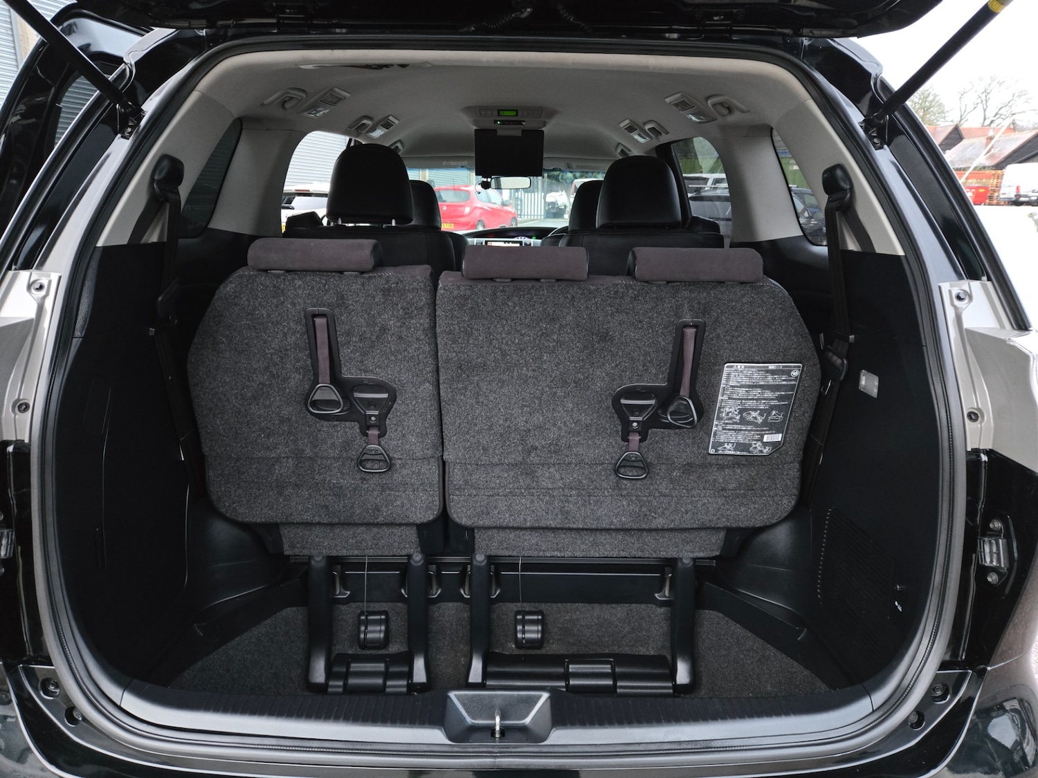 Used Toyota Estima 2026 for sale - 77562600: Photo 8