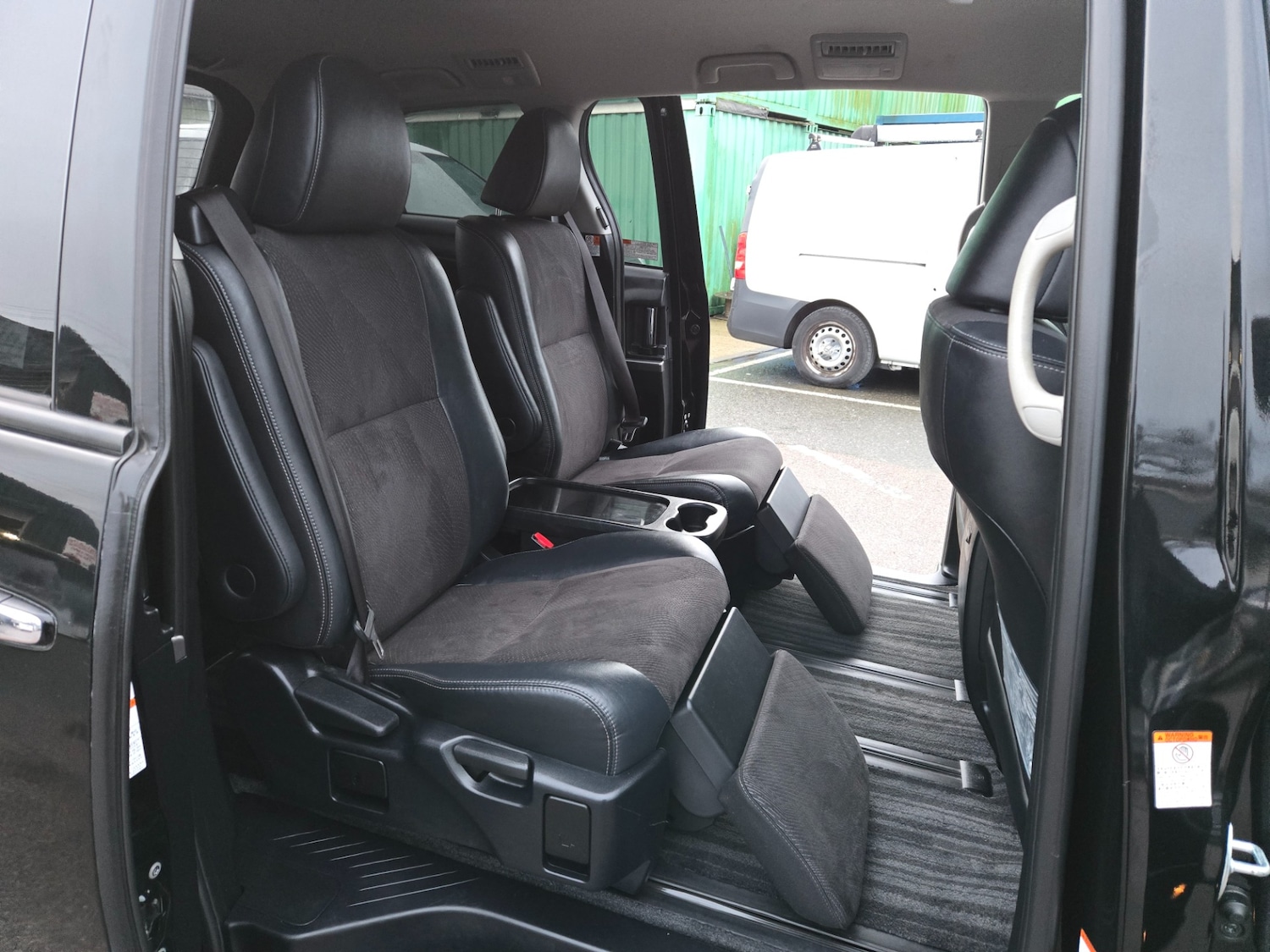 Used Toyota Estima 2026 for sale - 77562600: Photo 9