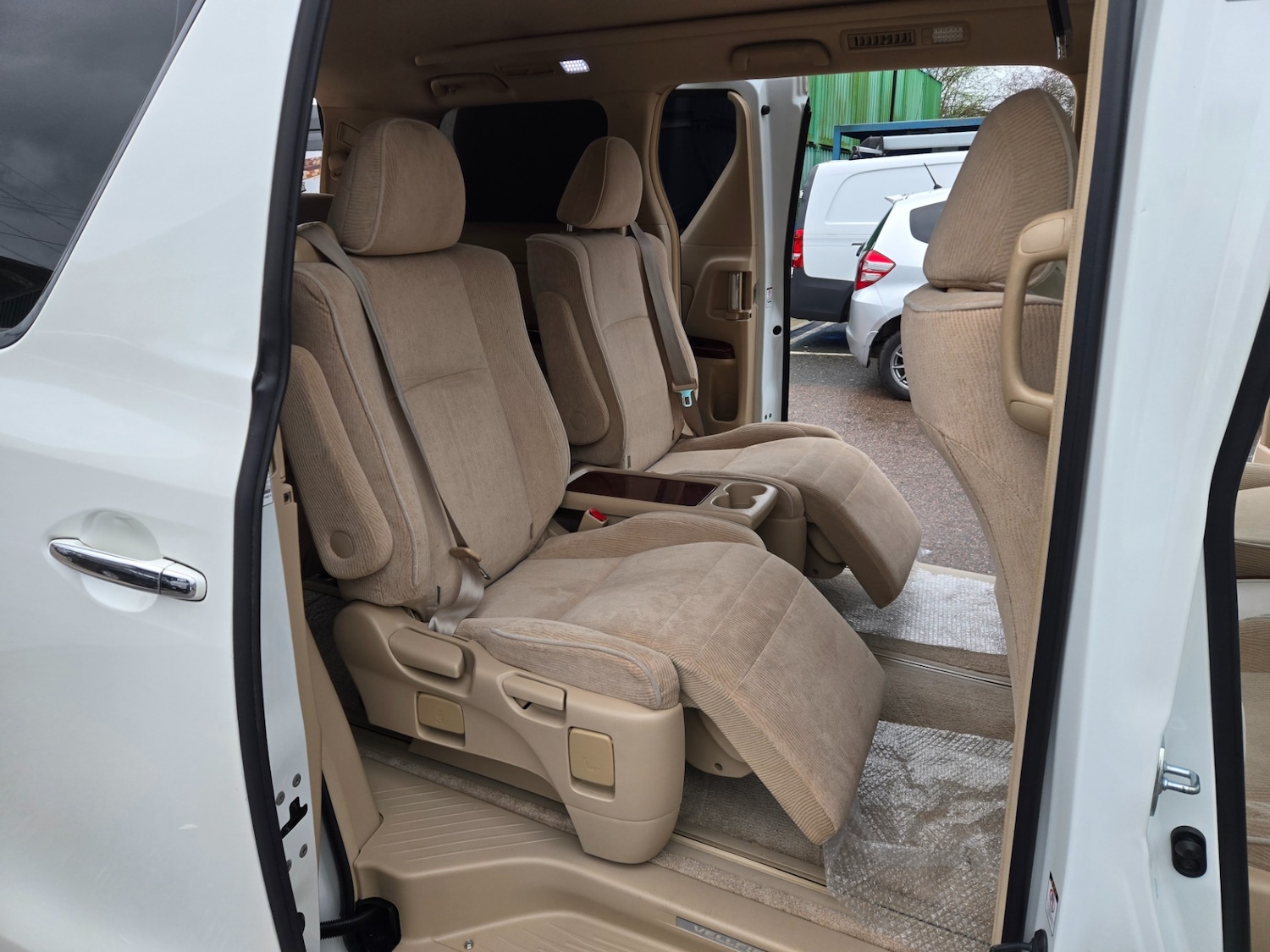 Used Toyota Vellfire 2024 for sale - 77664881: Photo 10