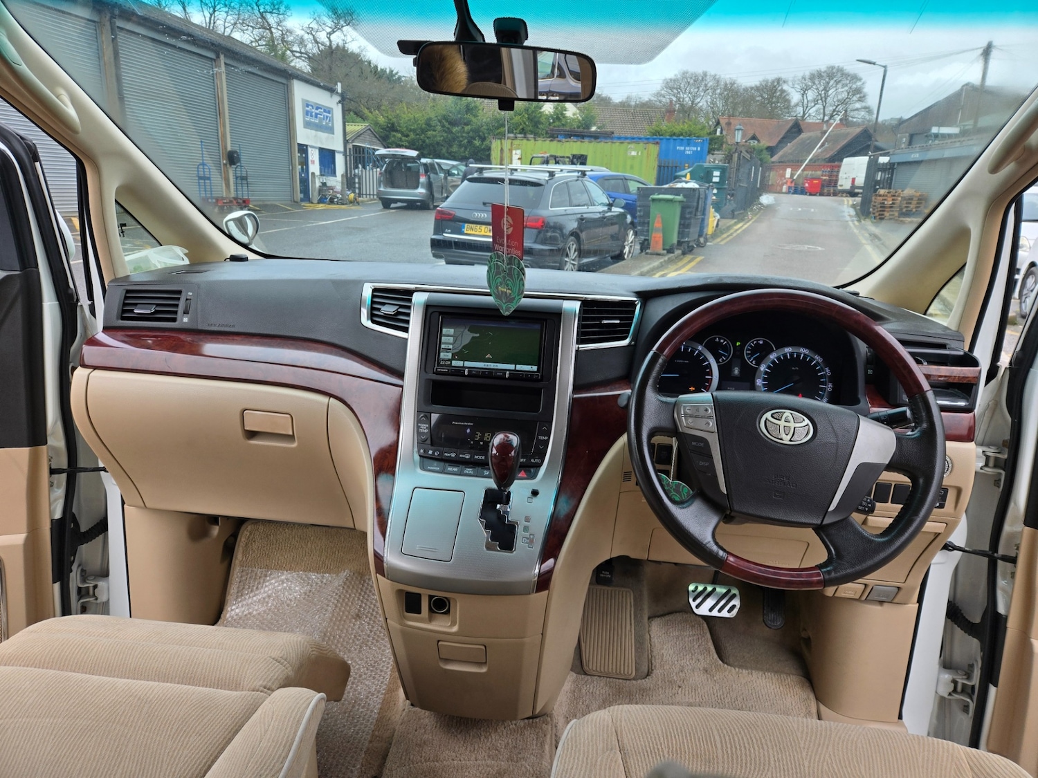 Used Toyota Vellfire 2024 for sale - 77664881: Photo 11