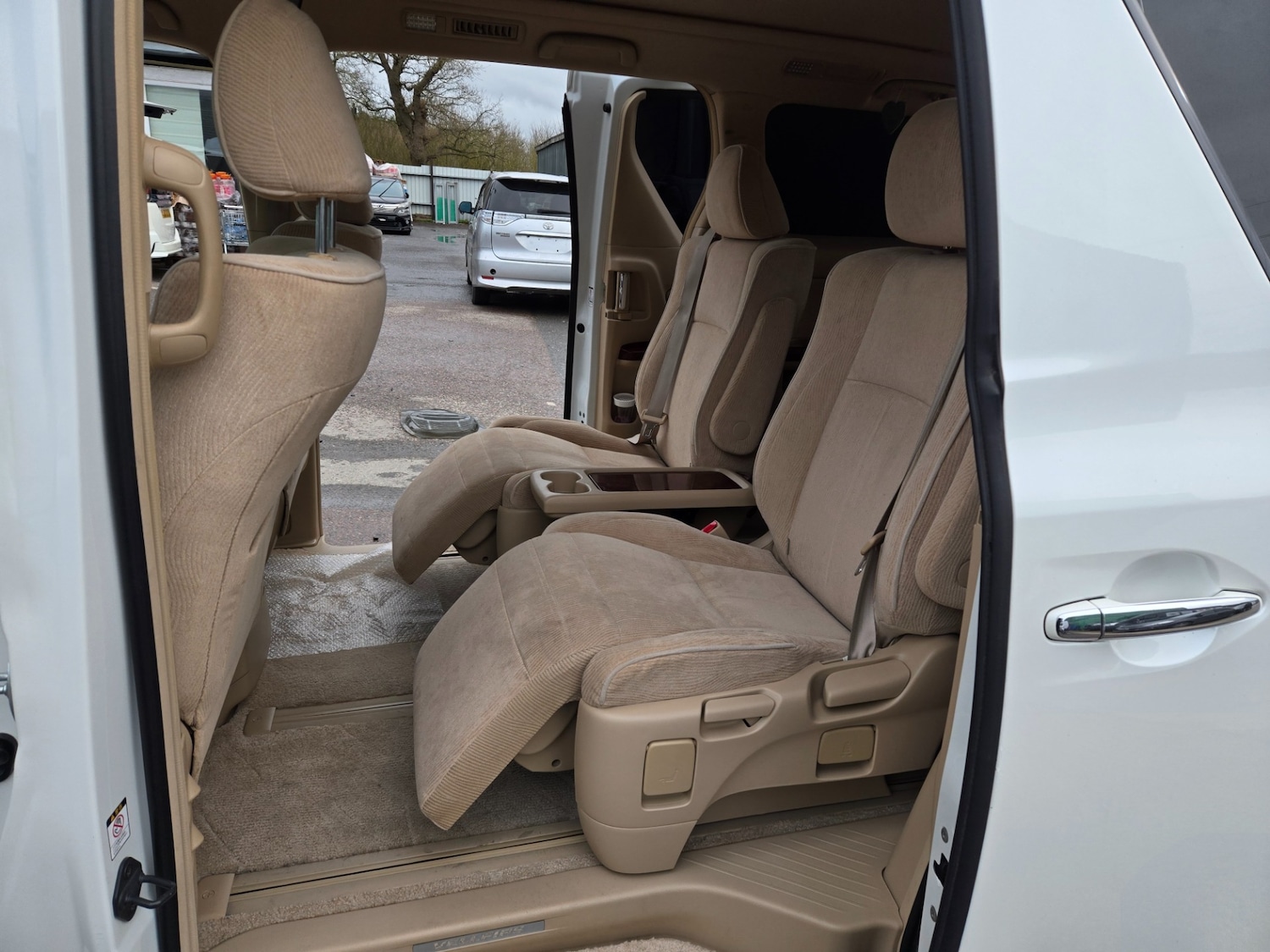 Used Toyota Vellfire 2024 for sale - 77664881: Photo 13