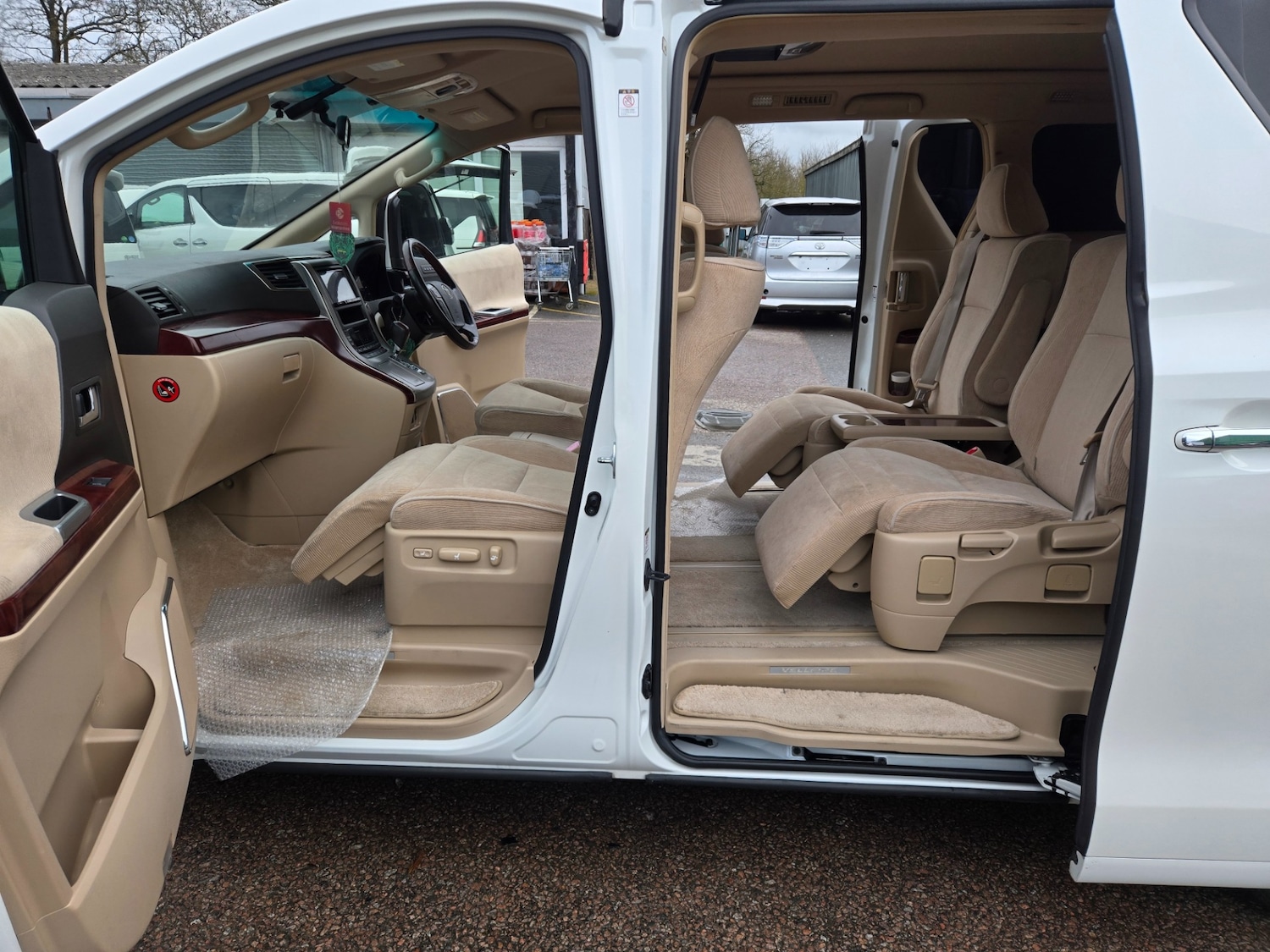 Used Toyota Vellfire 2024 for sale - 77664881: Photo 15