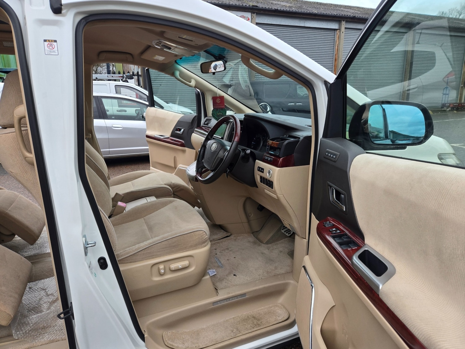 Used Toyota Vellfire 2024 for sale - 77664881: Photo 8