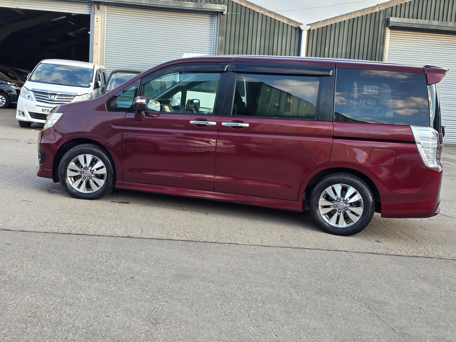 Used Honda Stepwagon 2012 for sale - 77802536: Photo 3