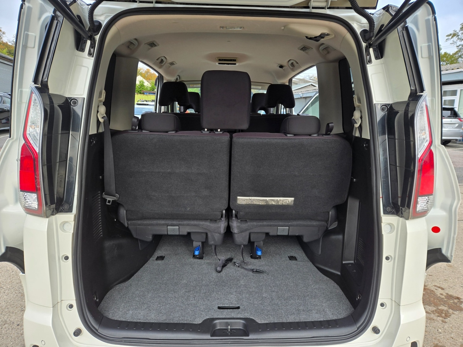 Used Nissan Serena 2019 for sale - 76594763: Photo 12