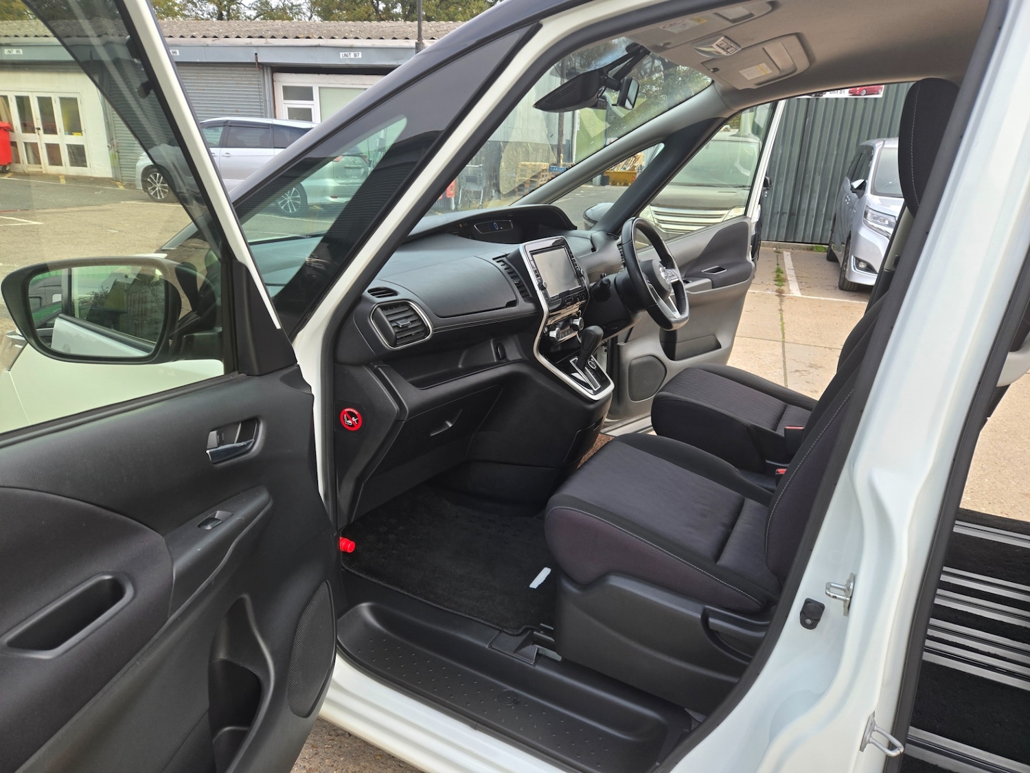 Used Nissan Serena 2019 for sale - 76594763: Photo 14