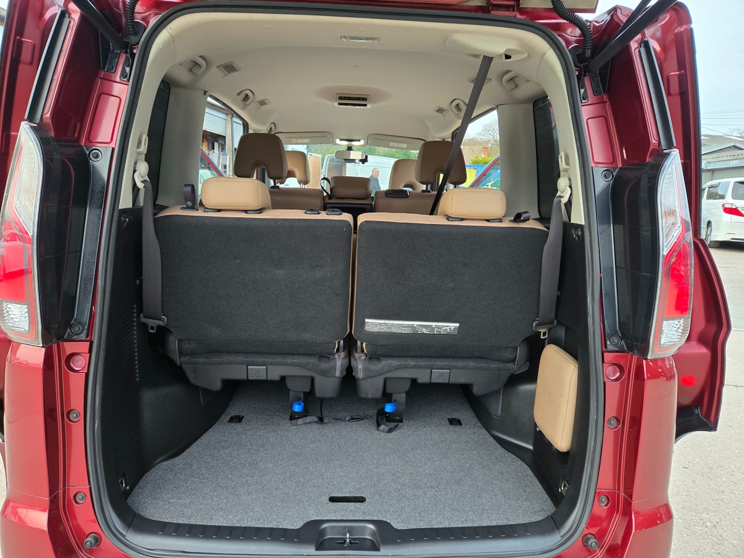 Used Nissan Serena 2017 for sale - 77590372: Photo 15