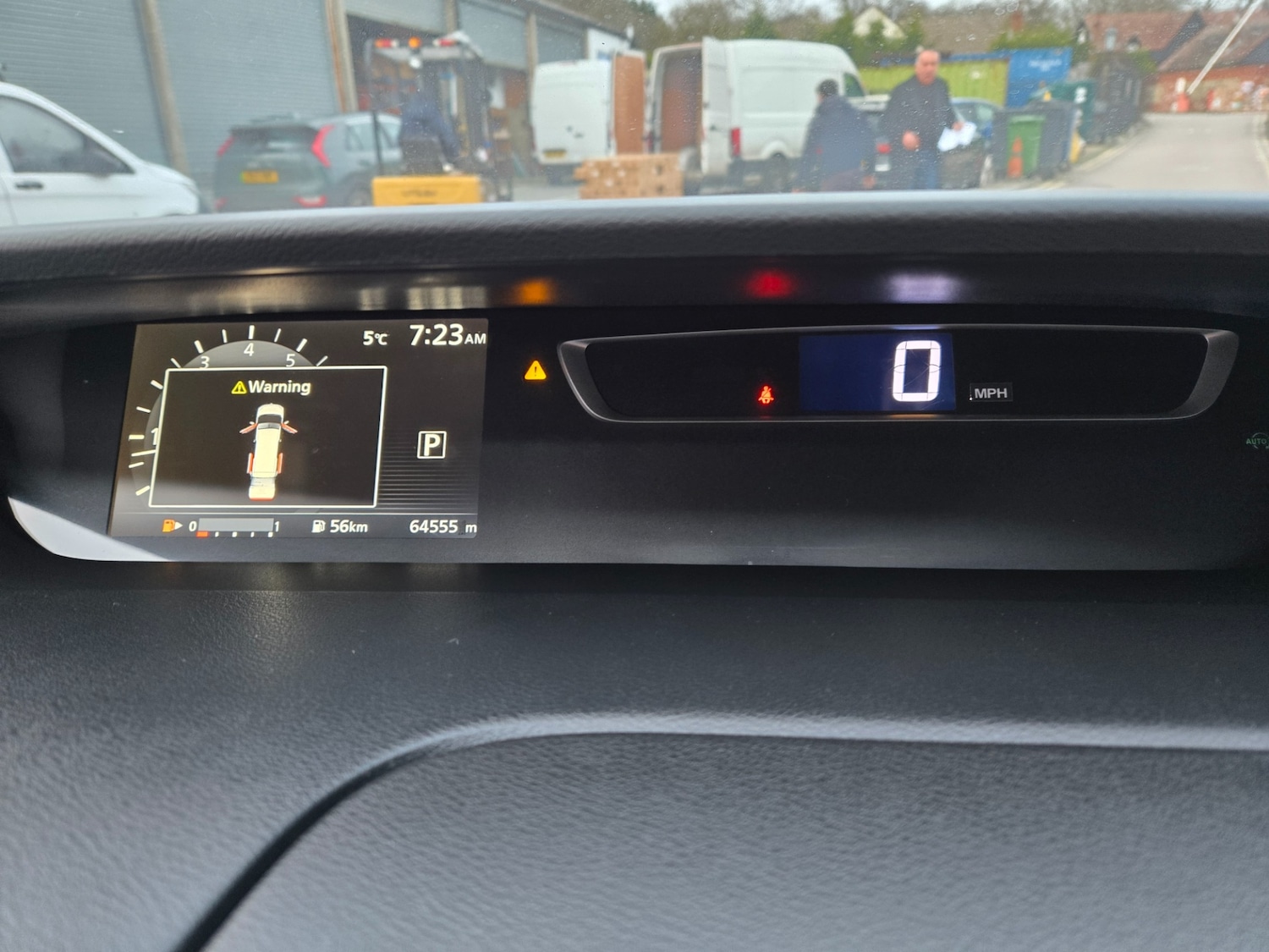 Used Nissan Serena 2017 for sale - 77590372: Photo 17