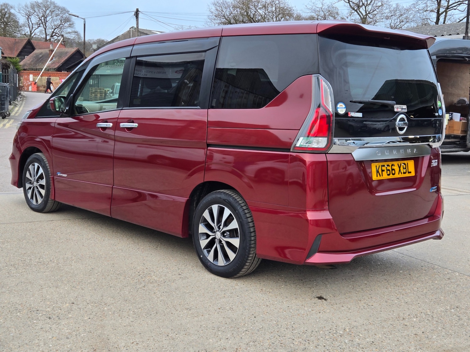 Used Nissan Serena 2017 for sale - 77590372: Photo 4