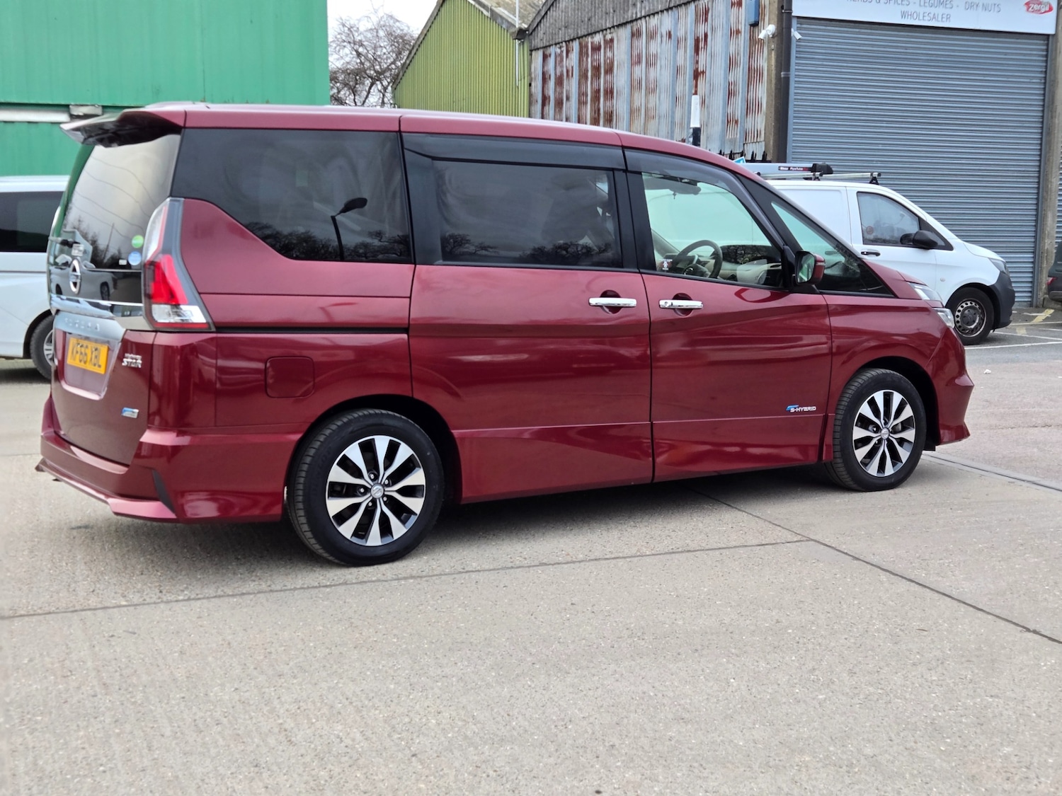 Used Nissan Serena 2017 for sale - 77590372: Photo 7
