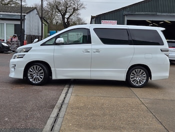 Used Toyota Vellfire 2014 for sale - 77562607: Photo