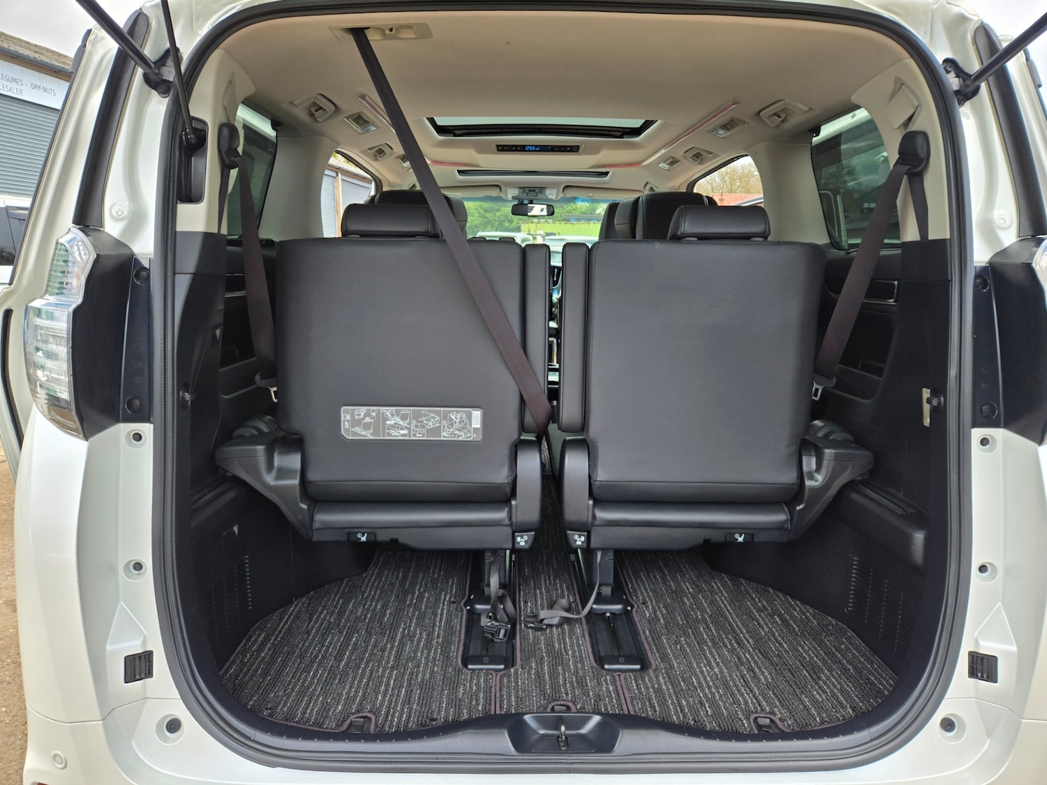 Used Toyota Vellfire 2017 for sale - 77590389: Photo 12