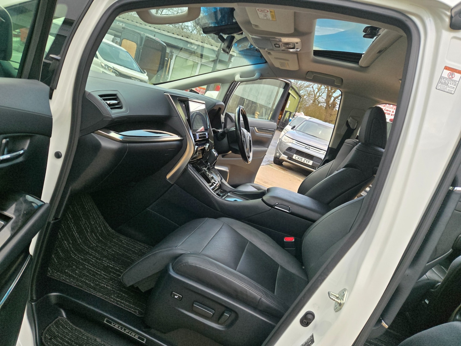 Used Toyota Vellfire 2017 for sale - 77590389: Photo 14