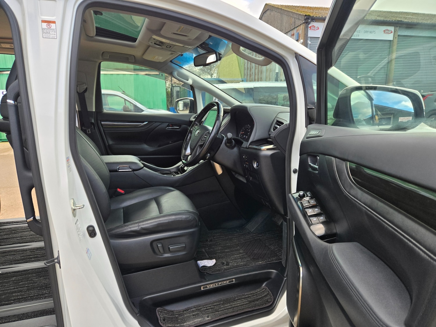 Used Toyota Vellfire 2017 for sale - 77590389: Photo 9