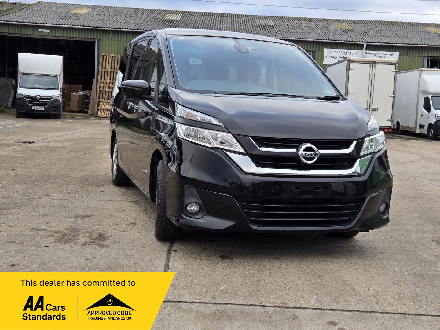 Used Nissan Serena 2017 for sale - 76860108: Photo 2