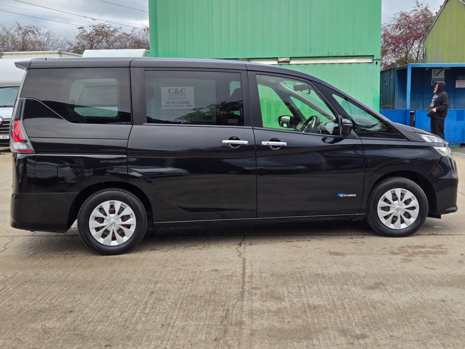 Used Nissan Serena 2017 for sale - 76860108: Photo 7