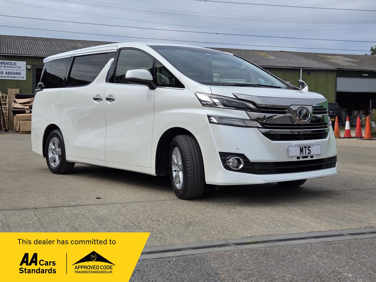 Used Toyota Vellfire 2017 for sale - 75560321: Photo 1
