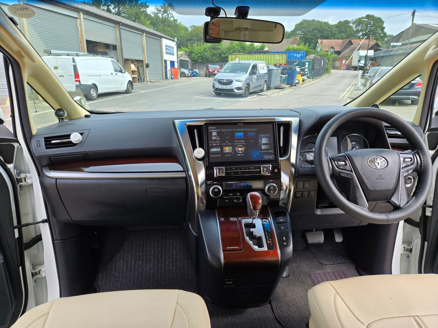 Used Toyota Vellfire 2017 for sale - 75560321: Photo 18