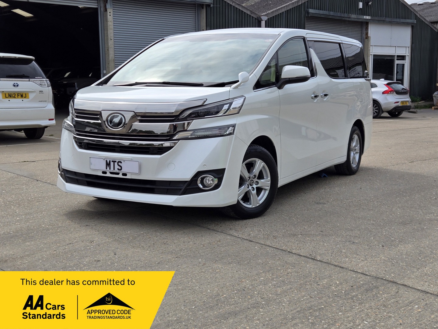 Used Toyota Vellfire 2017 for sale - 75560321: Photo 2