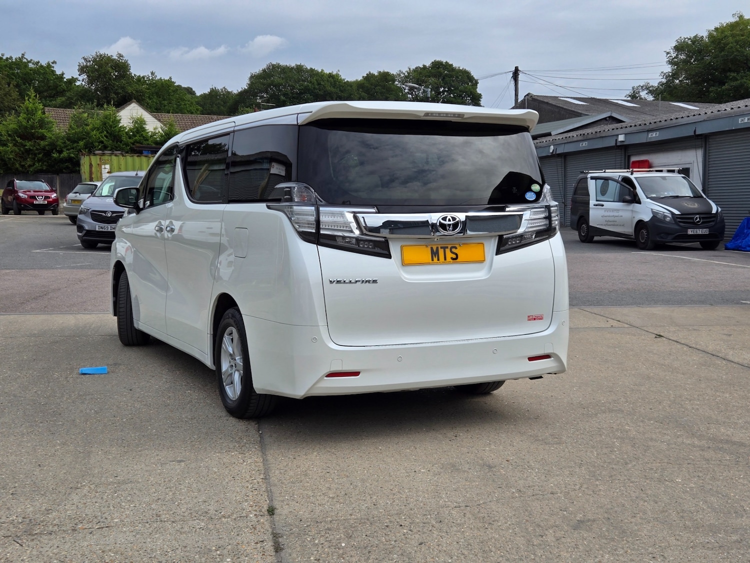 Used Toyota Vellfire 2017 for sale - 75560321: Photo 5