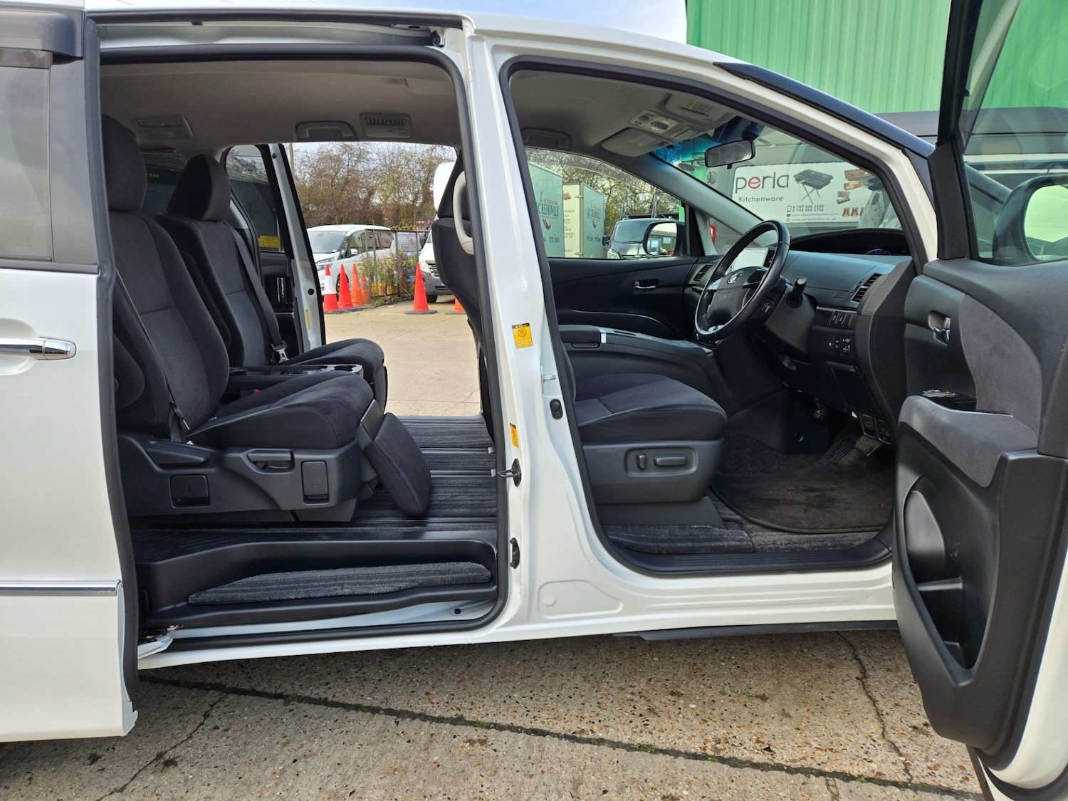Used Toyota Estima 2013 for sale - 76594732: Photo 10