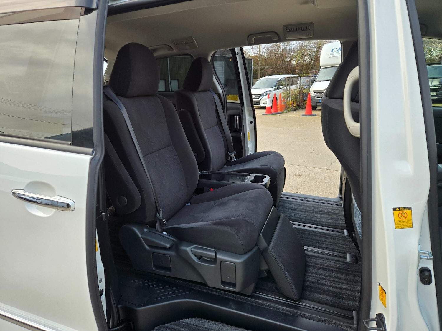 Used Toyota Estima 2013 for sale - 76594732: Photo 11