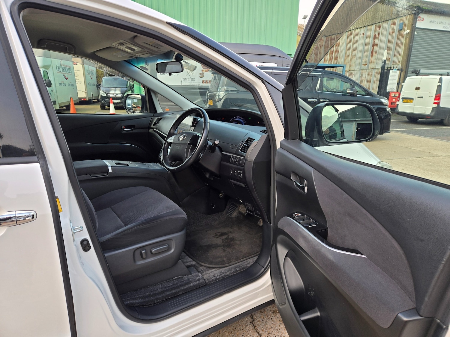 Used Toyota Estima 2013 for sale - 76594732: Photo 9