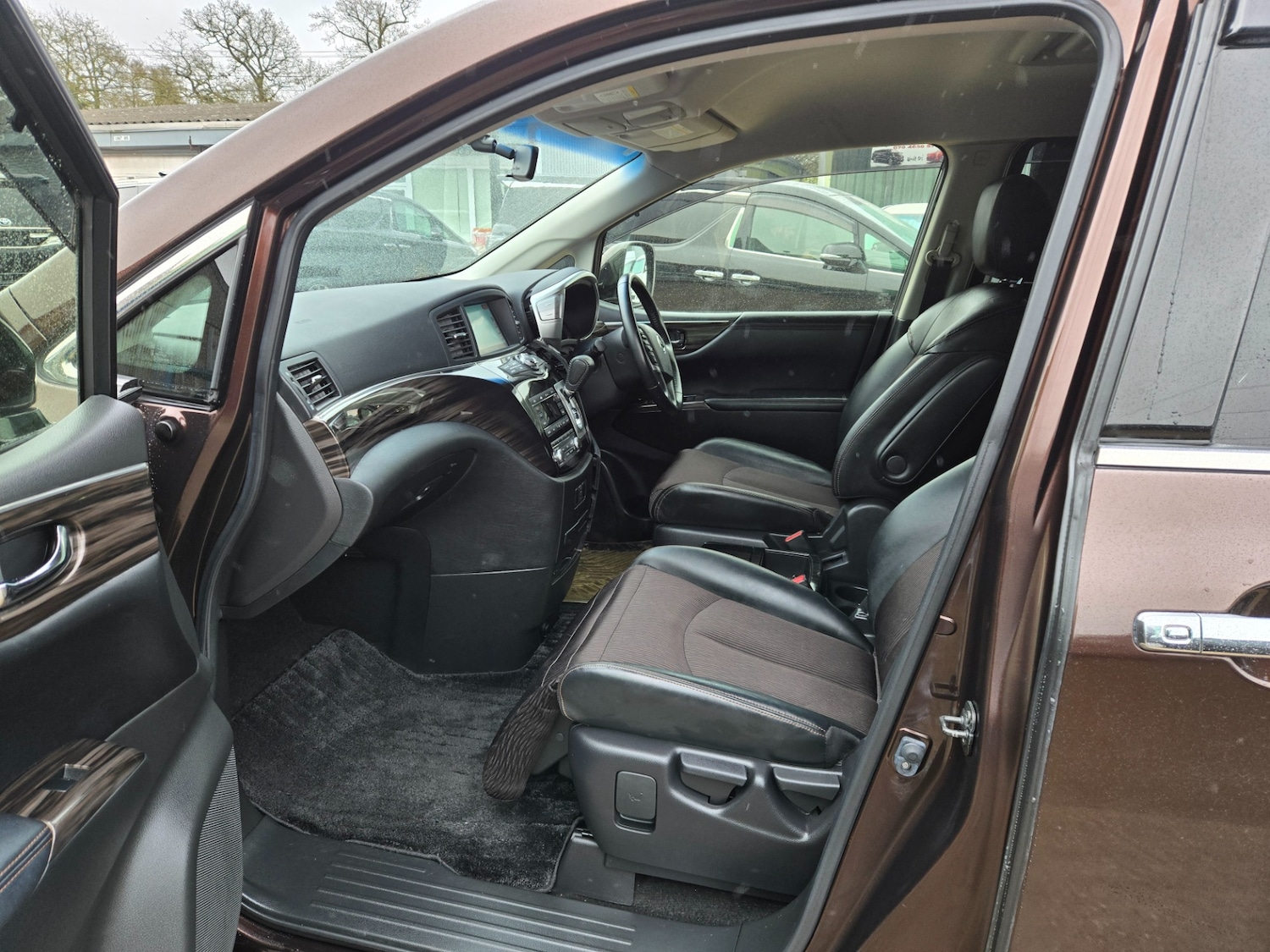 Used Nissan Elgrand 2026 for sale - 77802442: Photo 6