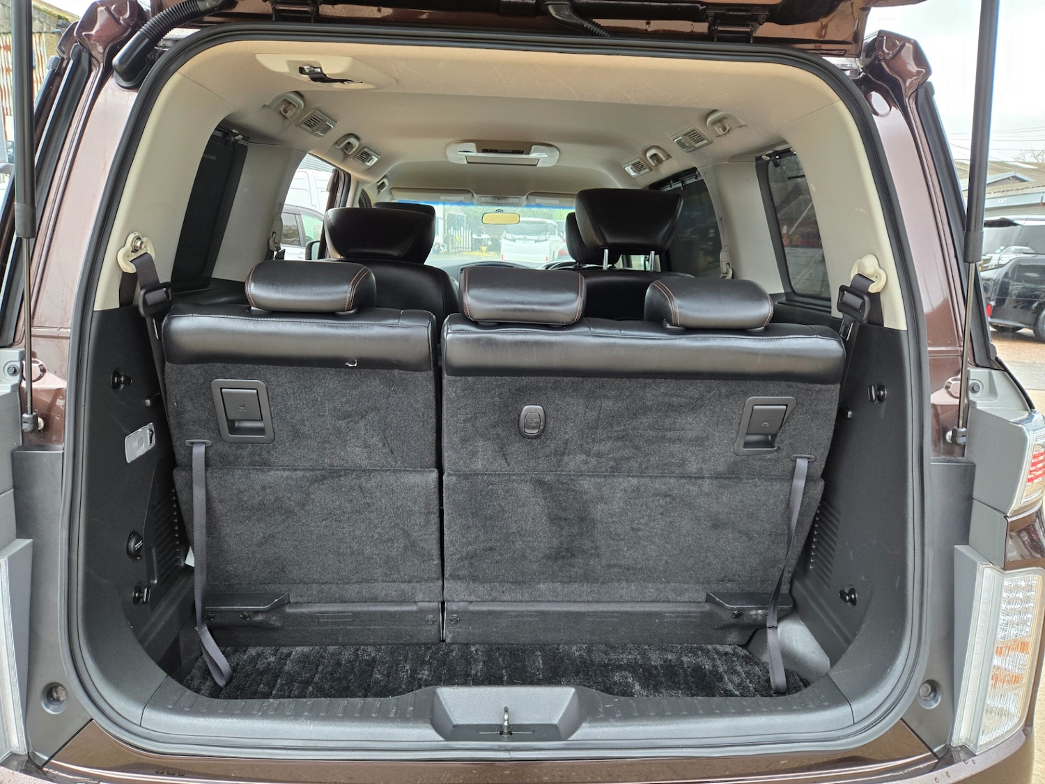 Used Nissan Elgrand 2026 for sale - 77802442: Photo 9