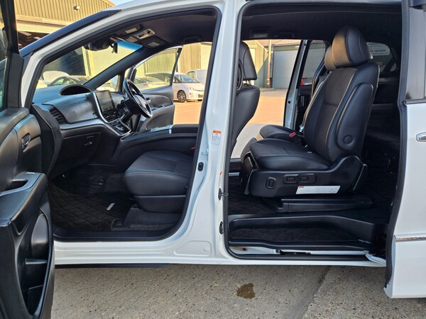 Used Toyota Estima 2017 for sale - 75625774: Photo 16