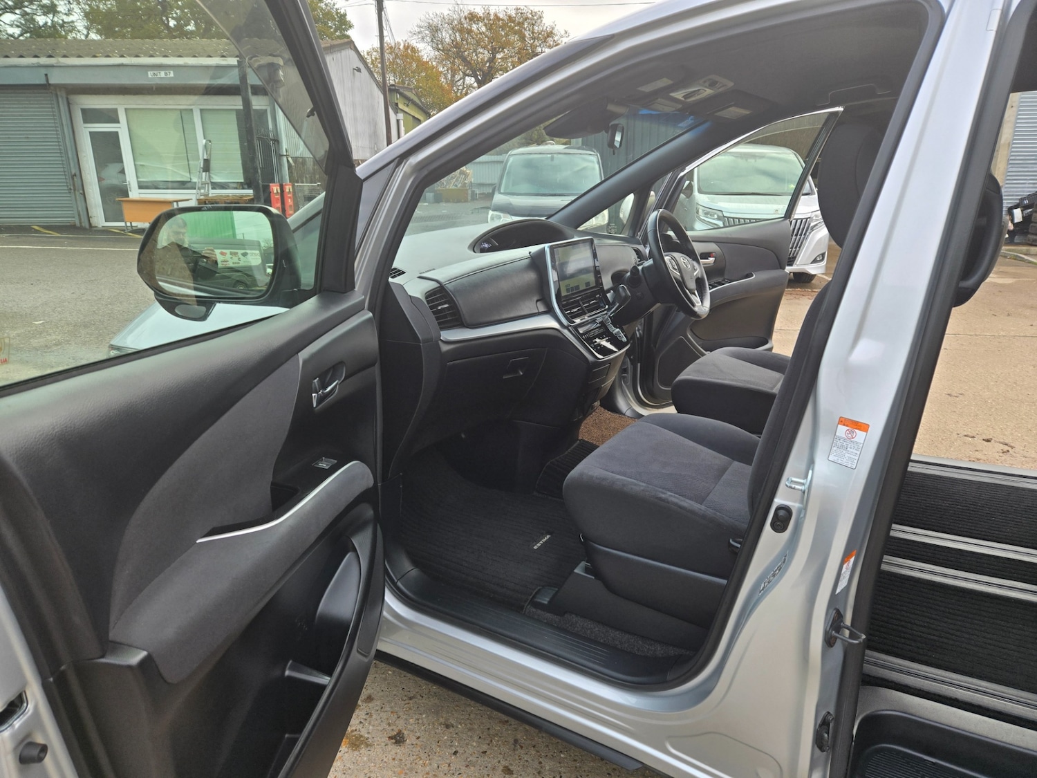 Used Toyota Estima 2017 for sale - 76594595: Photo 13