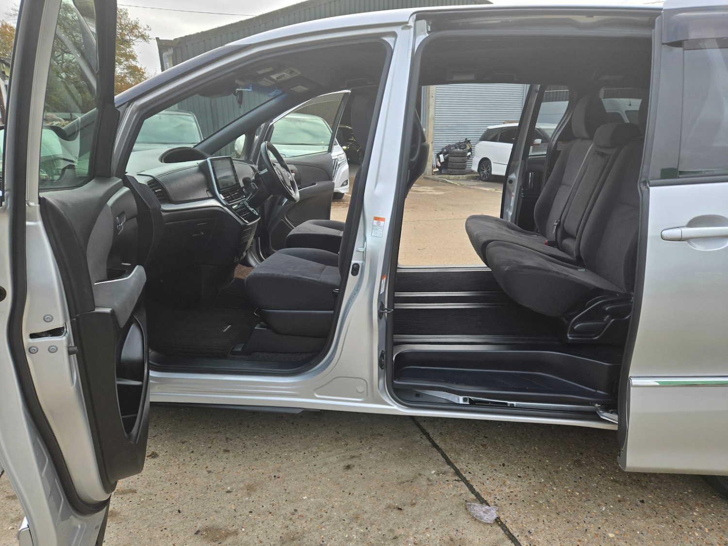 Used Toyota Estima 2017 for sale - 76594595: Photo 14