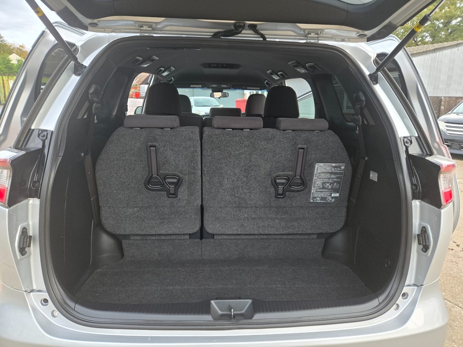 Used Toyota Estima 2017 for sale - 76594595: Photo 15