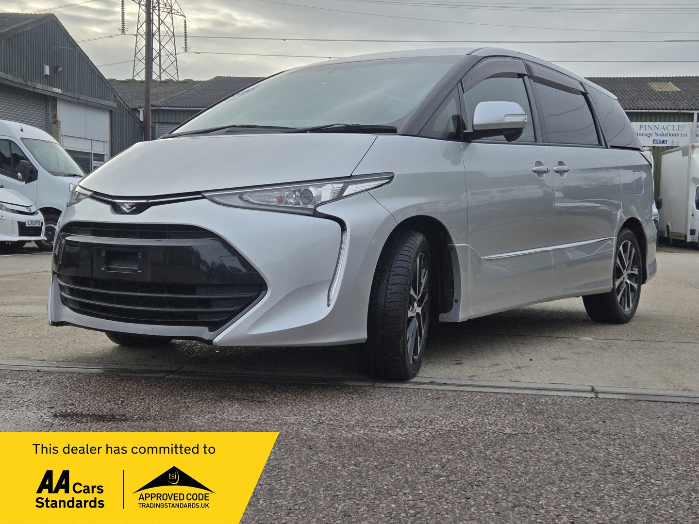 Used Toyota Estima 2017 for sale - 76594595: Photo 2