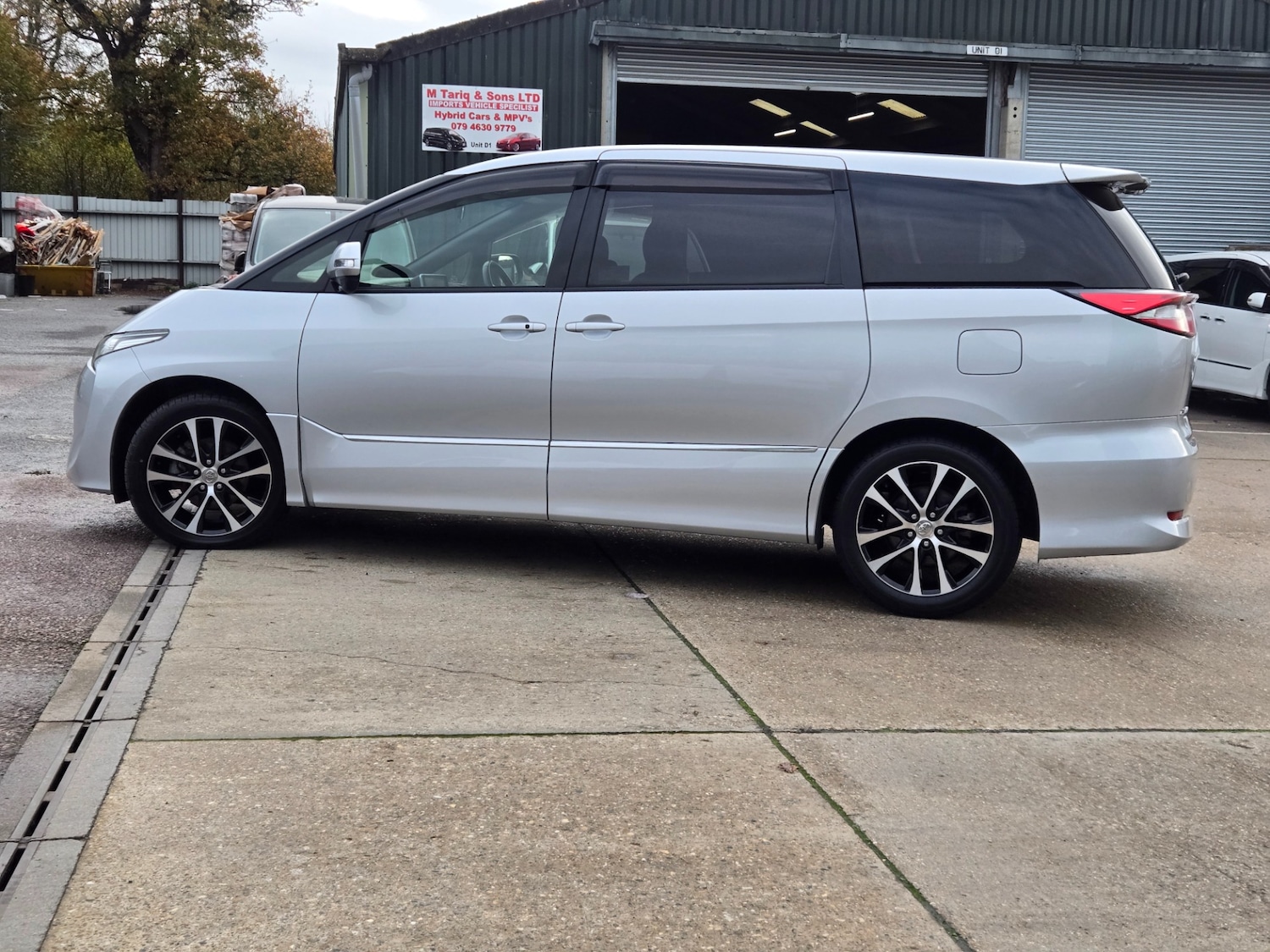 Used Toyota Estima 2017 for sale - 76594595: Photo 4