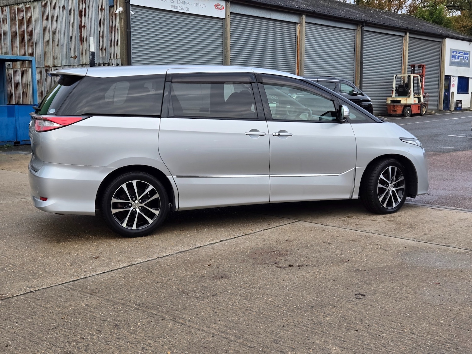 Used Toyota Estima 2017 for sale - 76594595: Photo 7